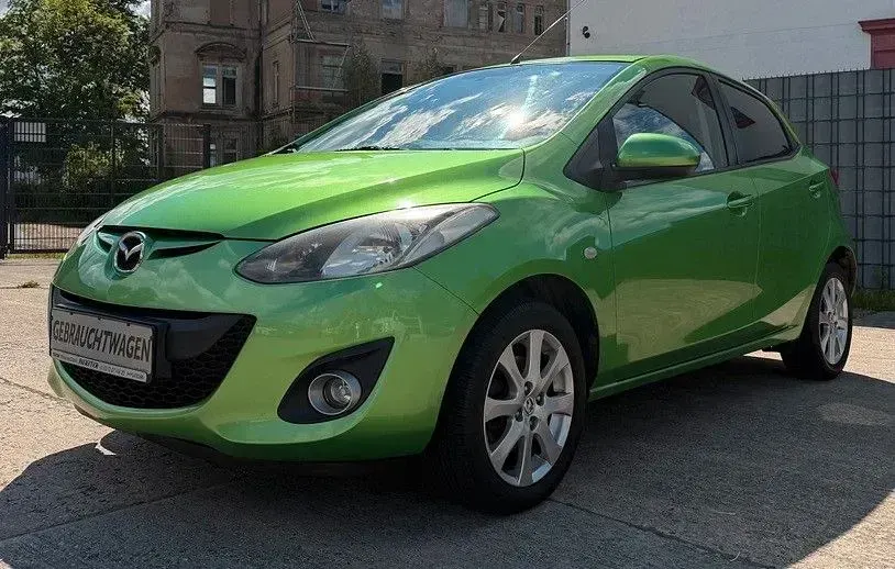 Gebraucht Mazda 2 Active 75 PS (55 kW) 2011 Grün Kleinwagen