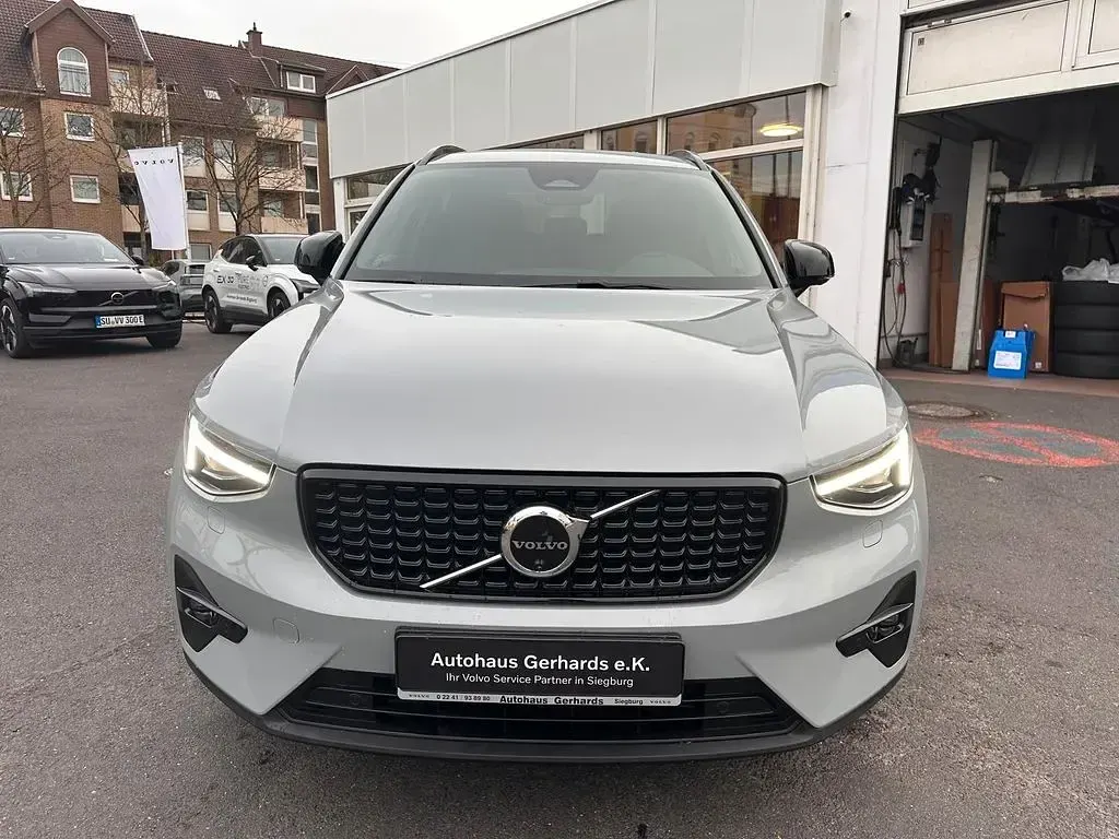 Gebraucht Volvo XC40 Plus 197 PS (144 kW) 2025 Grau SUV