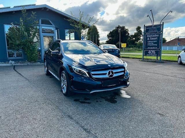 Nachtschwarz Gebraucht 2015 Mercedes GLA200 AMG SUV | 14.800 € (Guter Preis) - Bild 1/4