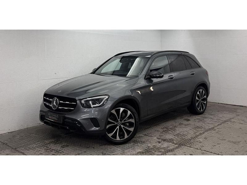 Gebraucht Mercedes GLC400d Night 330 PS (242 kW) 2021 Selenitgrau (metallic) SUV