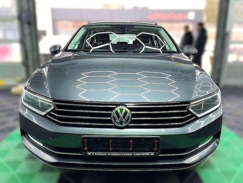 Usado VW Passat 150 HP (110 kW) 2016 Cinzento Sedan