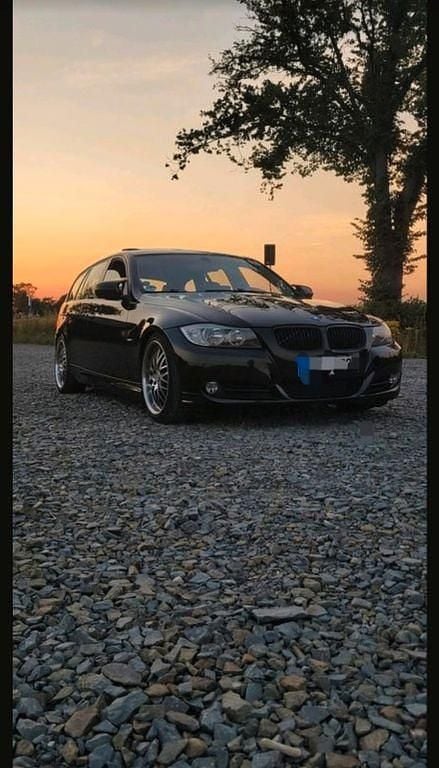 Schwarz Gebraucht 2008 BMW 325 Sport Line Kombi | 6.999 € (Fairer Preis) - Bild 1/4
