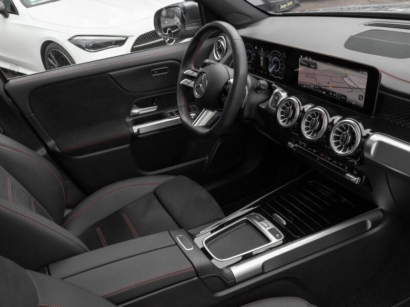 Gebraucht Mercedes EQB300 AMG 167 kW (228 PS) 2024 Mountain grey metallic SUV