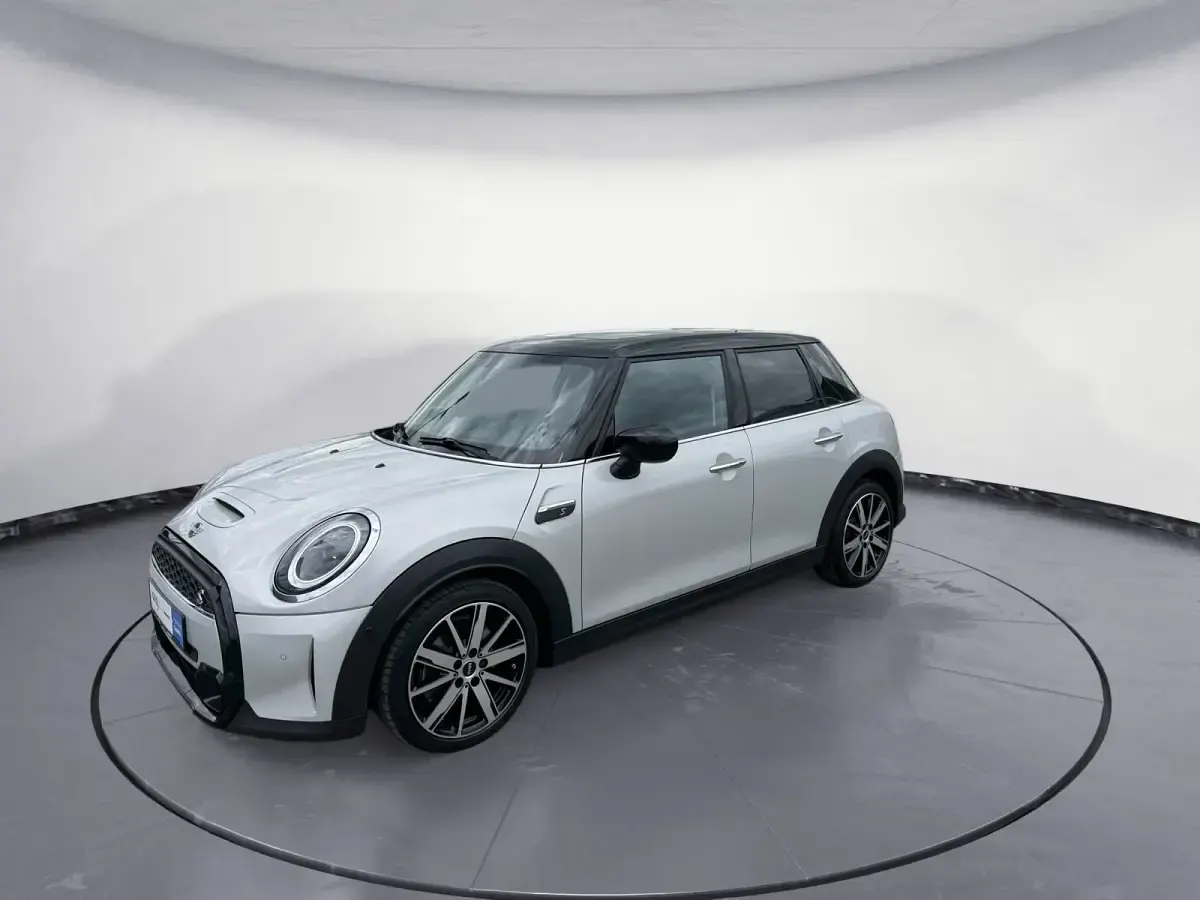 Używany Mini Cooper S Classic 178 KM (130 kW) 2021 Srebrny Hatchback