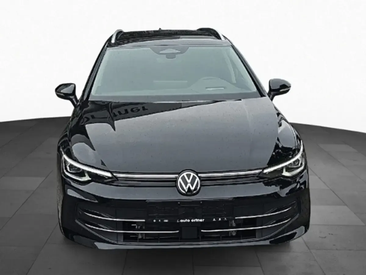 Gebraucht VW Golf VIII Style 150 PS (110 kW) 2025 Grenadillschwarz metallic Kombi