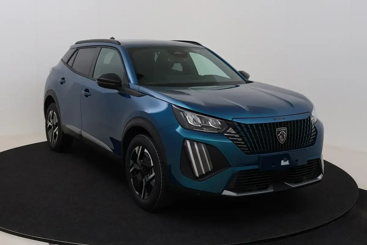Neu Peugeot 2008 Allure 101 PS (74 kW) 2026 Obsession blue SUV