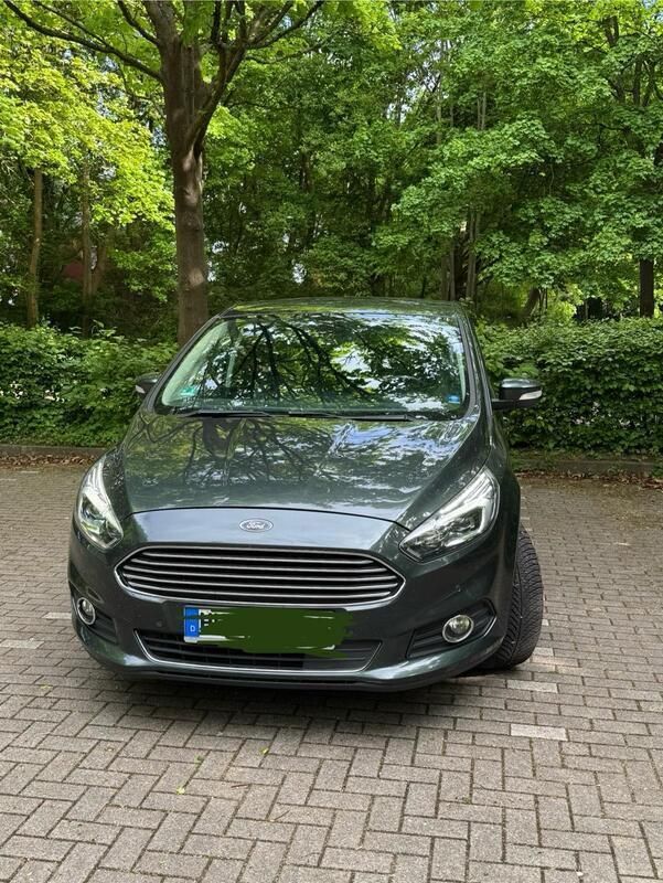 Grün Gebraucht 2016 Ford S-MAX Titanium Van / Kleinbus | 11.690 € (Teuer) - Bild 1/4