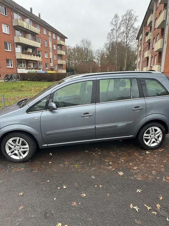 Grau Gebraucht 2008 Opel Zafira Van / Kleinbus | 1.200 € (Superpreis) - Bild 1/3
