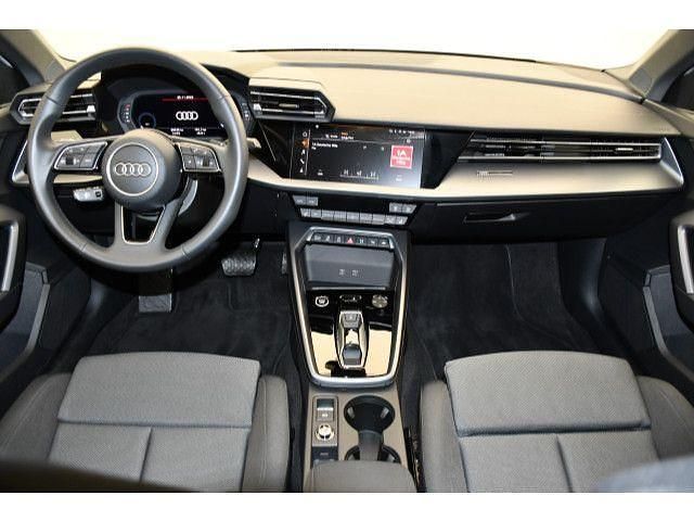 Gebraucht Audi A3 Ambiente 150 PS (110 kW) 2024 Arkonaweiß Limousine