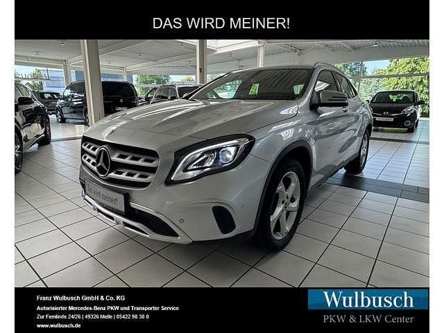 Iridiumsilber metallic Gebraucht 2018 Mercedes GLA200 SUV | 20.990 € (Fairer Preis) - Bild 1/4
