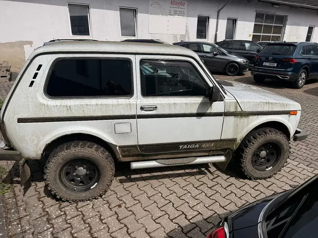 Gebraucht Lada Taiga 83 PS (61 kW) 2014 Weiß SUV