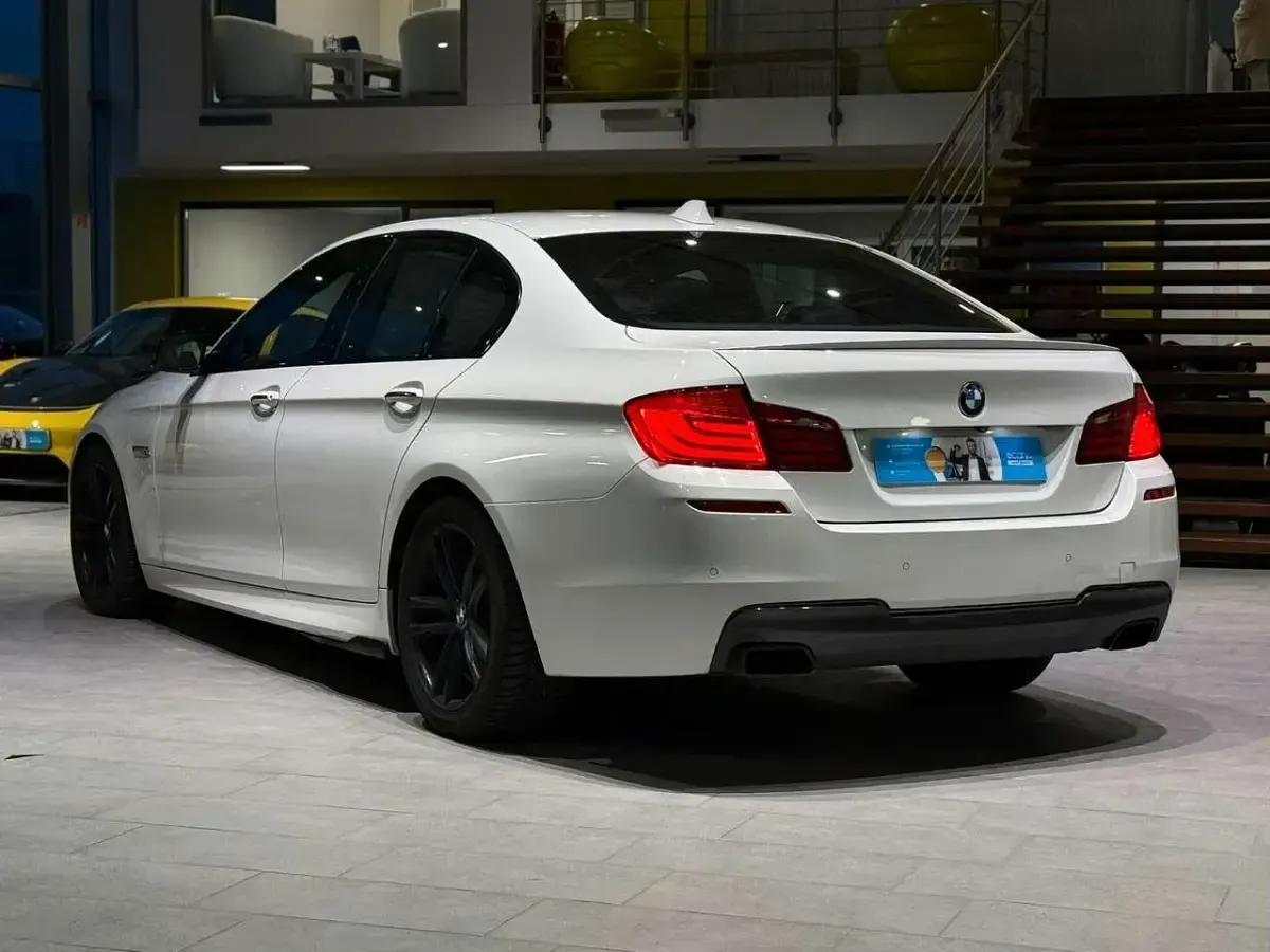 Gebraucht BMW 550 381 PS (280 kW) 2012 Alpinweiss iii Limousine
