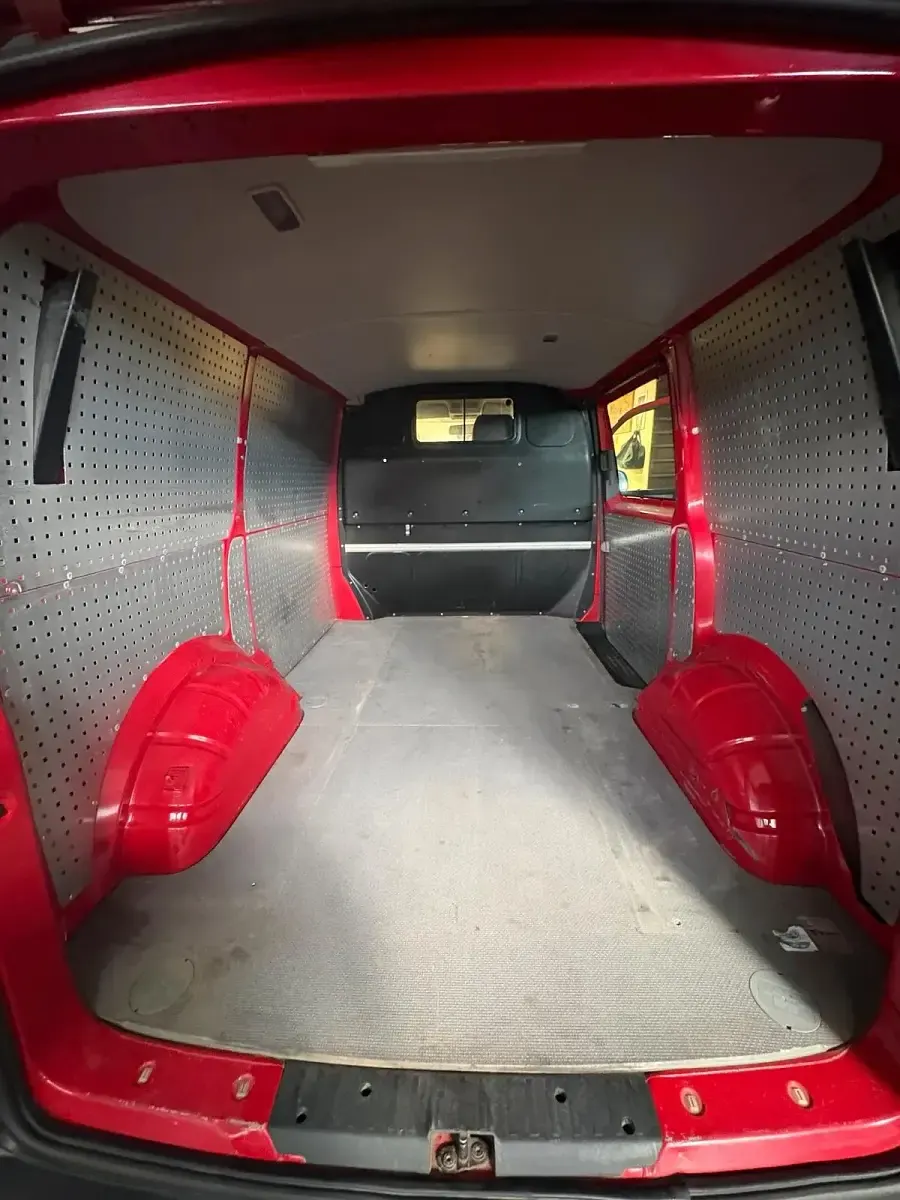 Käytetty VW Transporter 179 HP (131 kW) 2015 Punainen Van