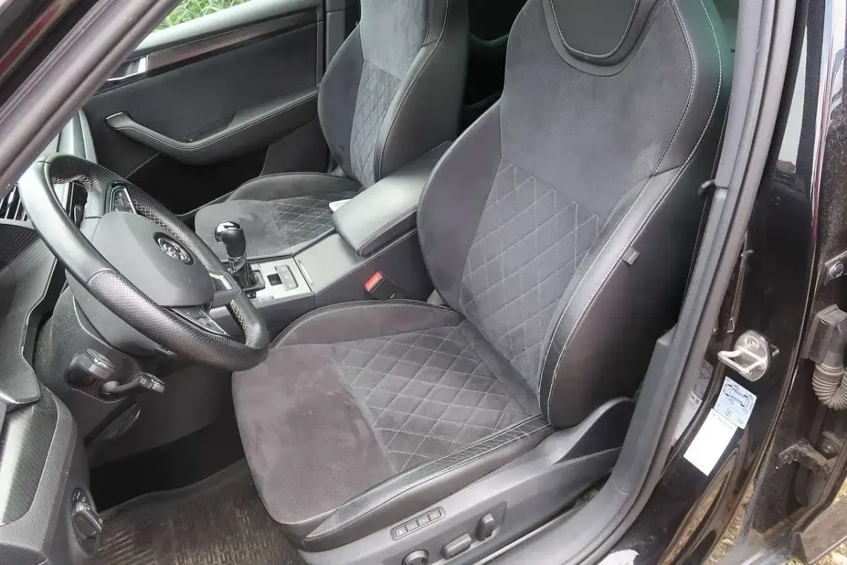 Gebraucht Skoda Superb SportLine 190 PS (139 kW) 2020 Schwarzmagic perleffekt Kombi