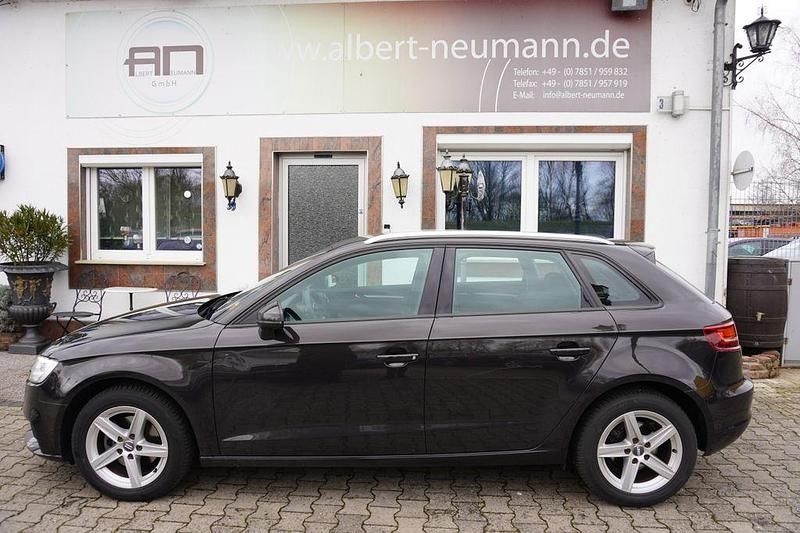 Gebraucht Audi A3 Basis 116 PS (85 kW) 2017 Braun Limousine