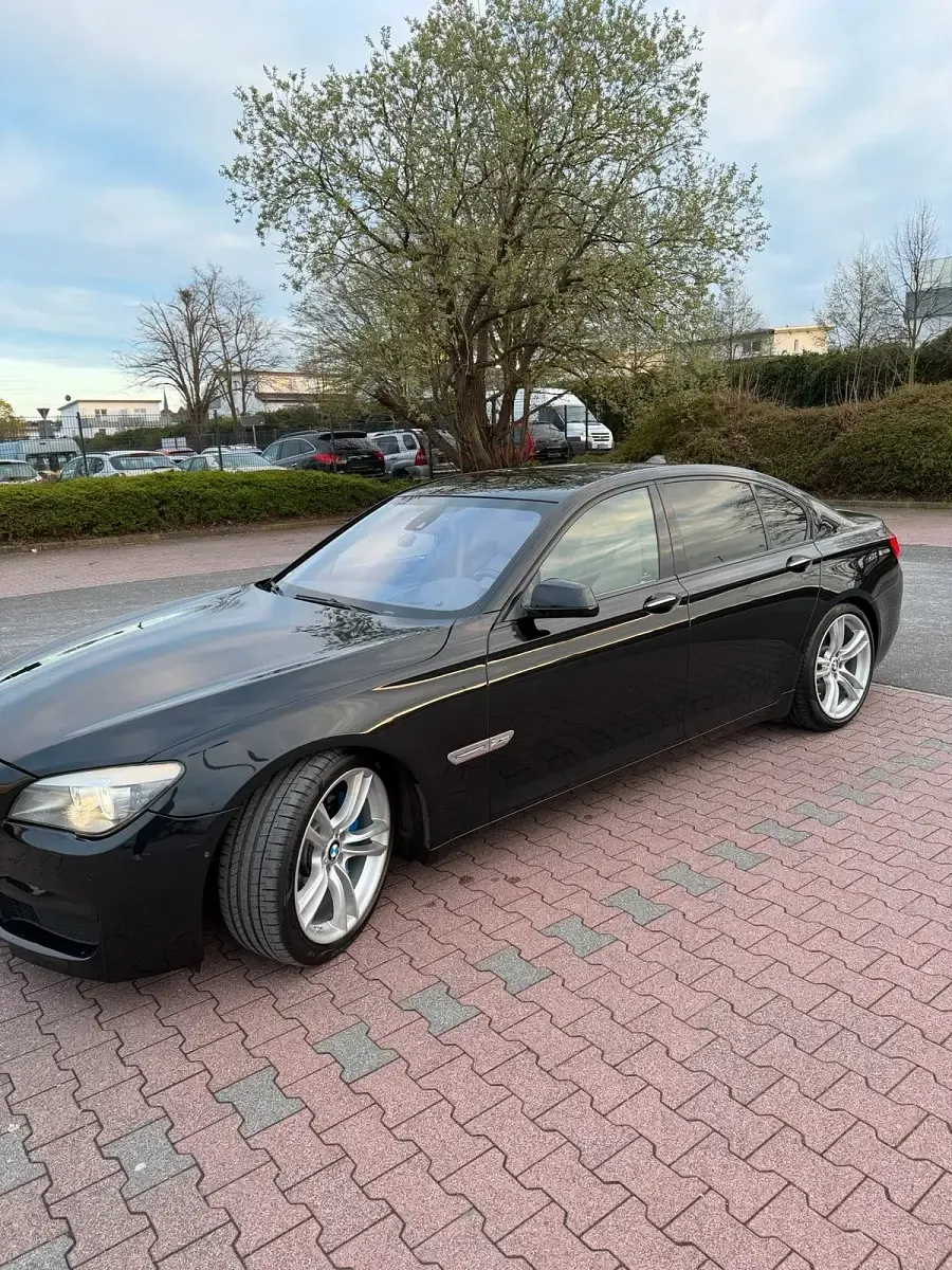 Gebraucht BMW 740 M Sport 306 PS (225 kW) 2012 Schwarz Limousine