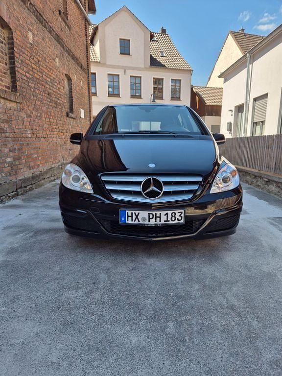 Schwarz Gebraucht 2010 Mercedes B180 Van / Kleinbus | 1.750 € (Superpreis) - Bild 1/4