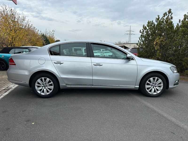 Gebraucht VW Passat Comfortline 105 PS (77 kW) 2011 Silber Limousine