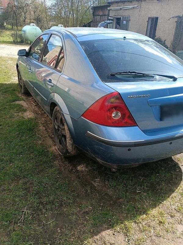 Gebraucht Ford Mondeo 150 PS (110 kW) 2002 Blau Limousine