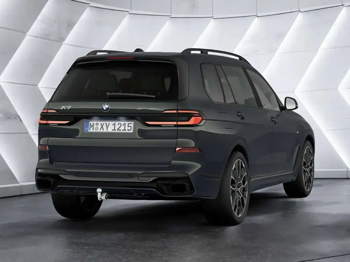 Neu BMW X7 M Sport 352 PS (258 kW) 2026 Grau SUV
