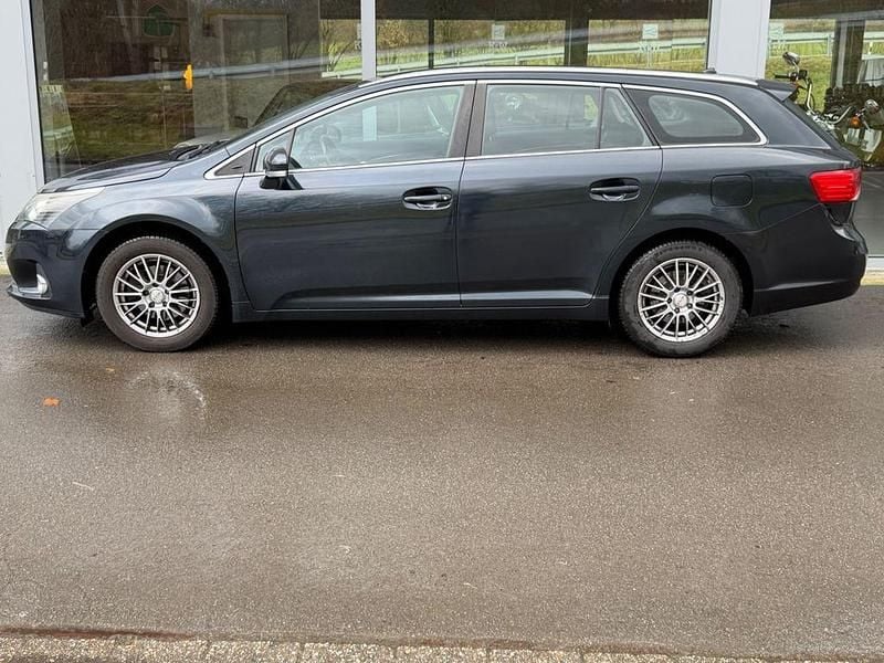 Gebraucht Toyota Avensis Life 147 PS (108 kW) 2012 Kombi