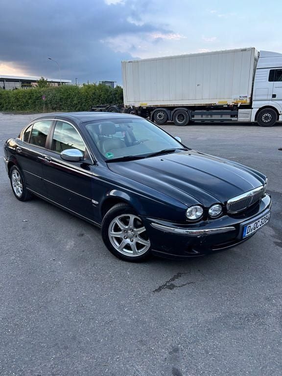 Schwarz Gebraucht 2006 Jaguar X-type Executive Limousine | 3.200 € (Fairer Preis) - Bild 1/4