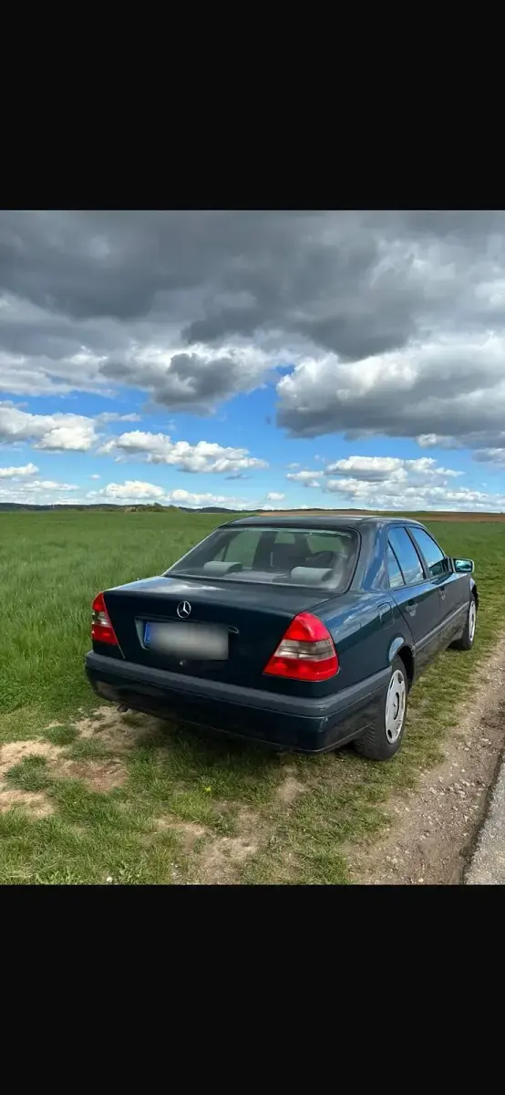 Gebraucht Mercedes C180 Classic 122 PS (89 kW) 1996 Grün Limousine