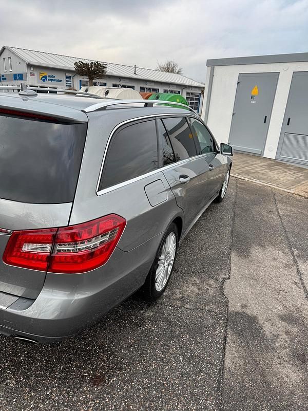 Gebraucht Mercedes E350 265 PS (194 kW) 2012 Grau Kombi