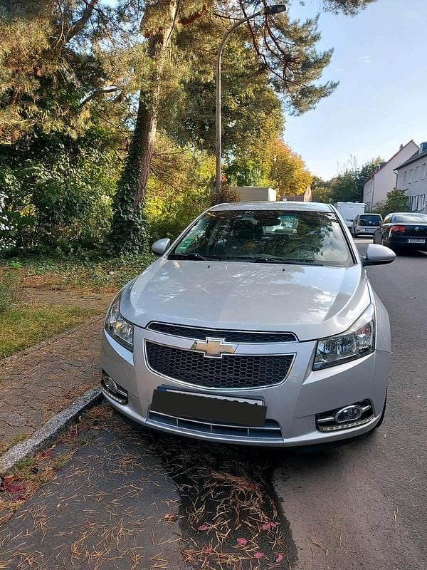 Silber Gebraucht 2025 Chevrolet Cruze LT Limousine | 5.900 € (Fairer Preis) - Bild 1/4