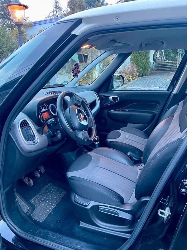 Schwarz Gebraucht 2016 Fiat 500L Living Van / Kleinbus | 6.100 € (Guter Preis) - Bild 1/4