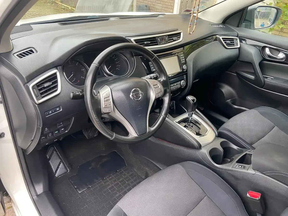 Gebraucht Nissan Qashqai 130 PS (95 kW) 2014 Weiß SUV