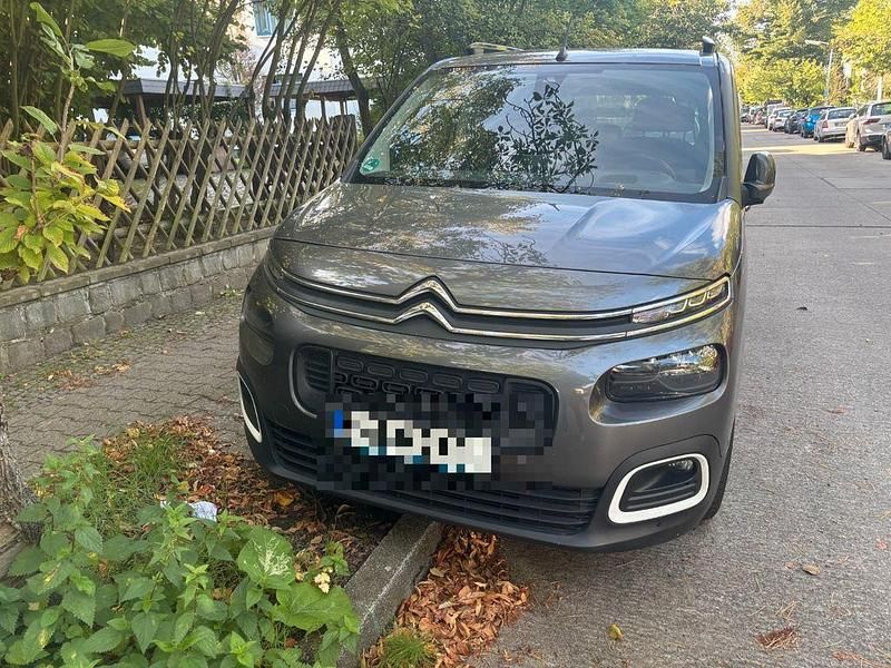 Grau Gebraucht 2020 Citroën Berlingo Shine Van / Kleinbus | 18.500 € (Guter Preis) - Bild 1/4