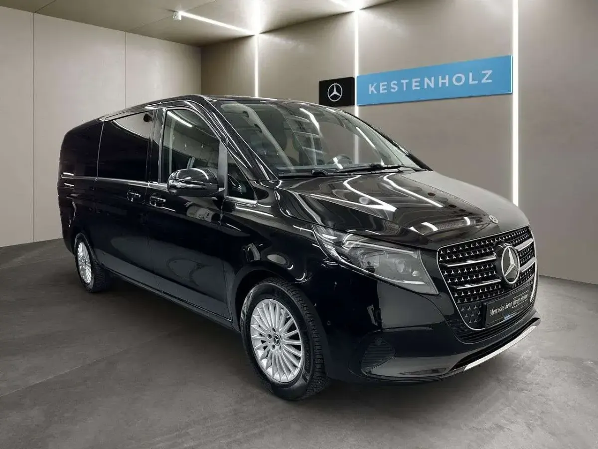 Gebraucht Mercedes V300 Avantgarde 237 PS (174 kW) 2025 Schwarz Van / Kleinbus