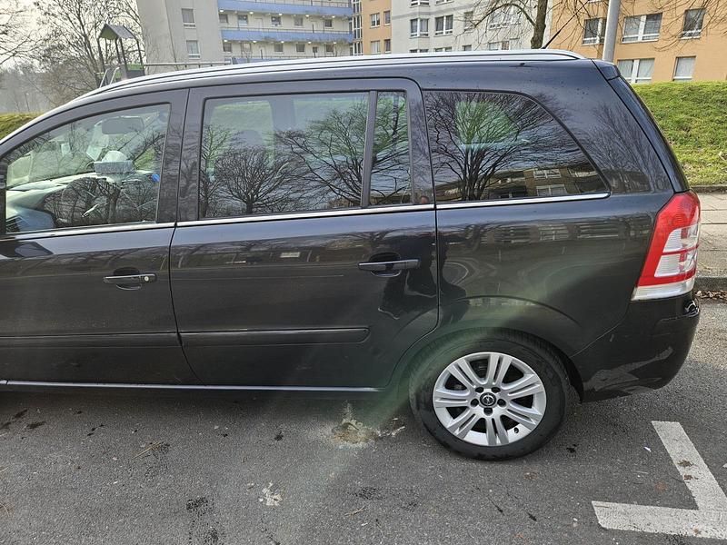 Gebraucht Opel Zafira 125 PS (91 kW) 2012 Schwarz Van / Kleinbus