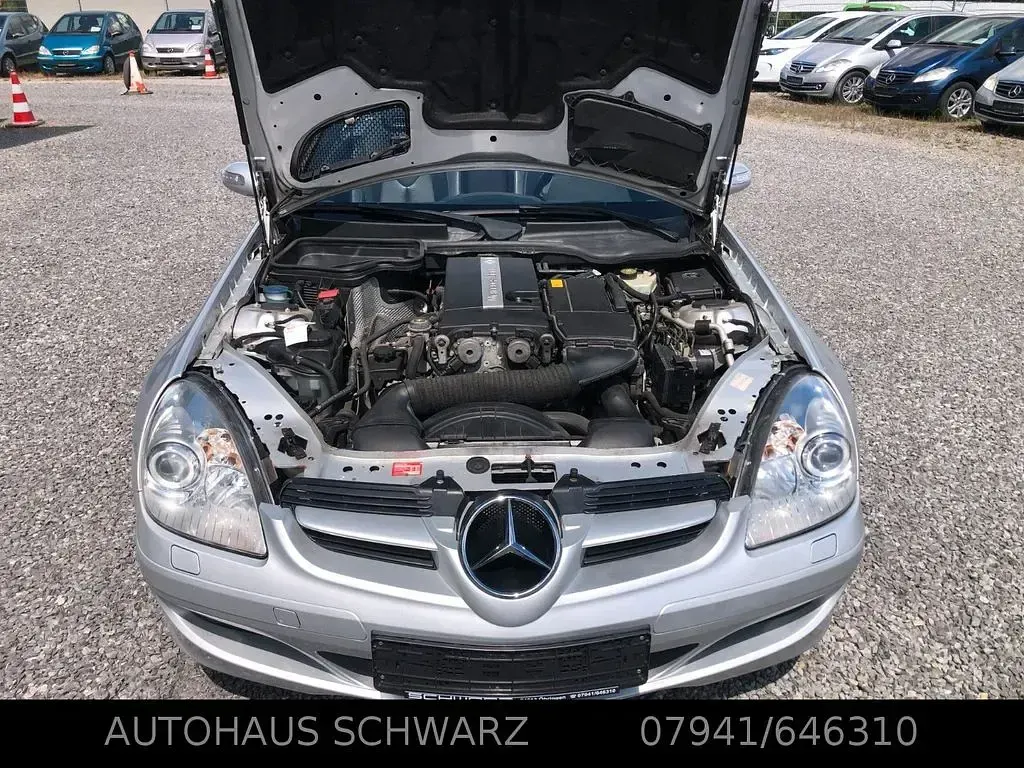 Second-hand Mercedes SLK200 163 CP (119 kW) 2005 Argintiu Cabrio