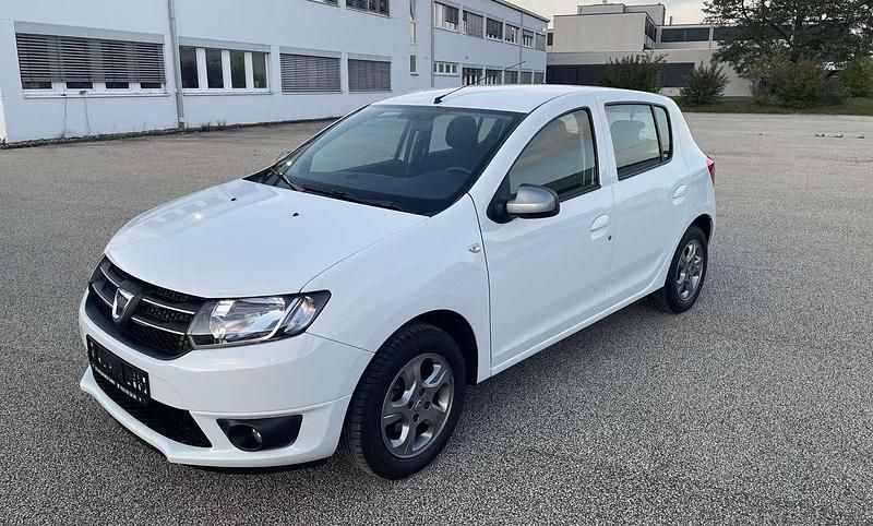 Weiß Gebraucht 2015 Dacia Sandero Limousine | 7.199 € (Fairer Preis) - Bild 1/4