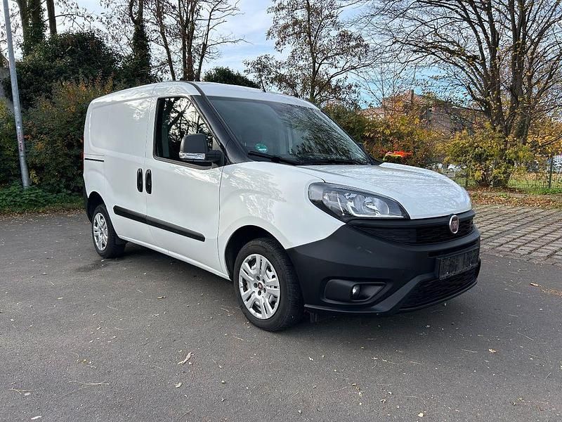 Gebraucht Fiat Doblò 95 PS (69 kW) 2020 Weiß Van / Kleinbus