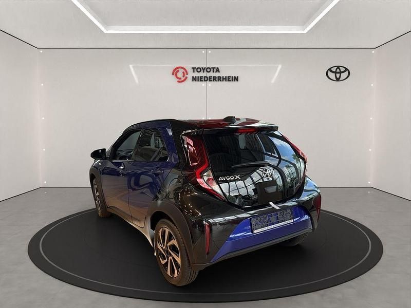 Neu Toyota Aygo X 72 PS (52 kW) 2025 Blau SUV