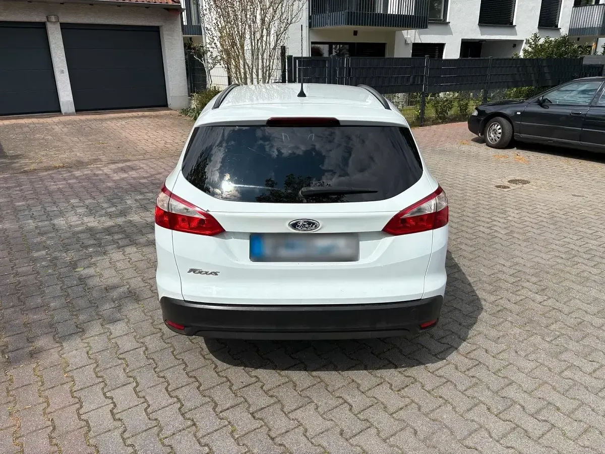 Używany Ford Focus 120 KM (88 kW) 2014 Biały Kombi