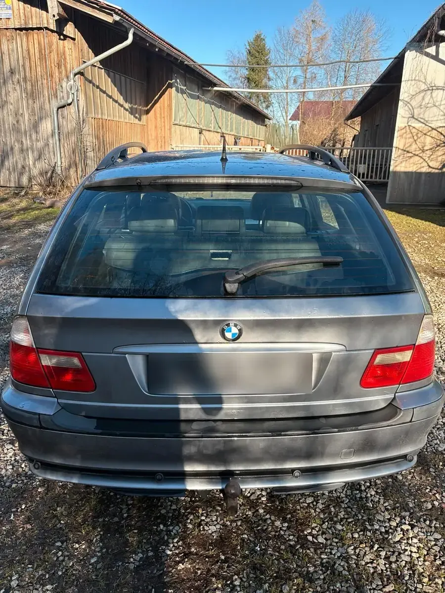 Gebraucht BMW 320 150 PS (110 kW) 2004 Grau Kombi