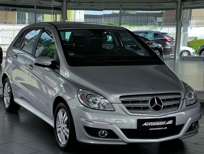Silber Gebraucht 2011 Mercedes B160 Van / Kleinbus | 8.999 € (Fairer Preis) - Bild 1/4