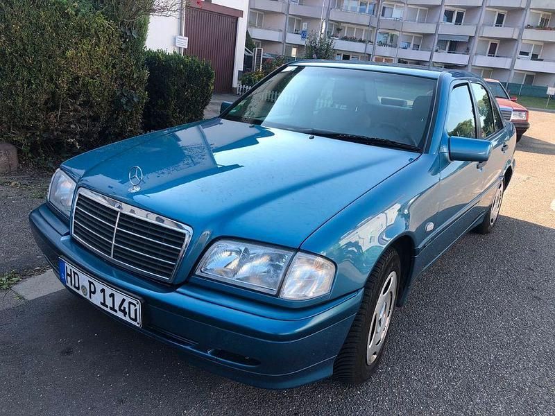 Blau Gebraucht 1998 Mercedes C180 Classic Limousine | 4.988 € (Fairer Preis) - Bild 1/4