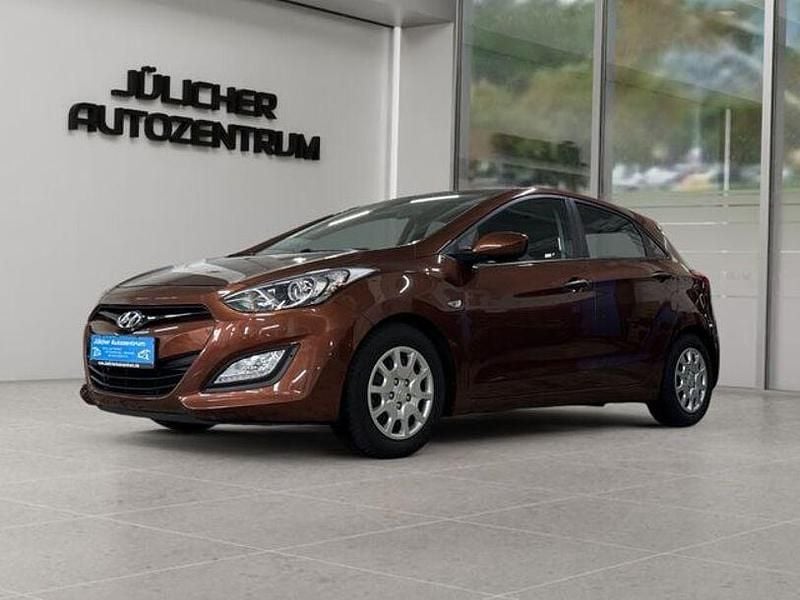 Gebraucht Hyundai i30 Classic 99 PS (72 kW) 2013 Orange Kleinwagen