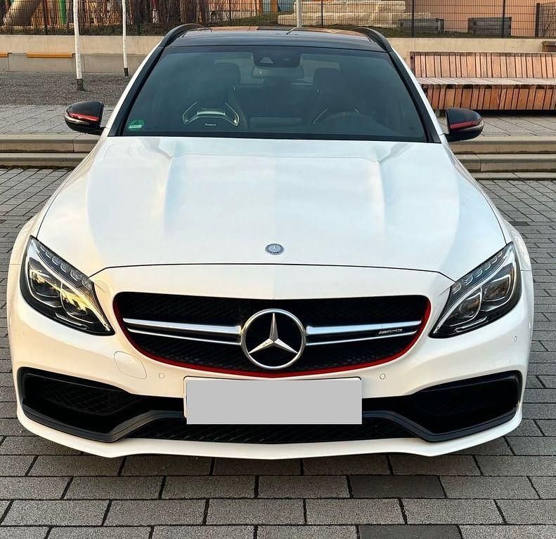 Weiß Gebraucht 2016 Mercedes C63 AMG AMG Limousine | 43.500 € (Fairer Preis) - Bild 1/4