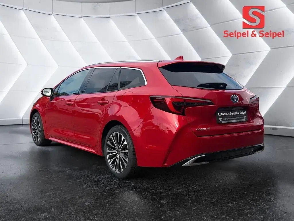 Gebraucht Toyota Corolla Basis 140 PS (102 kW) 2024 Rot Kombi