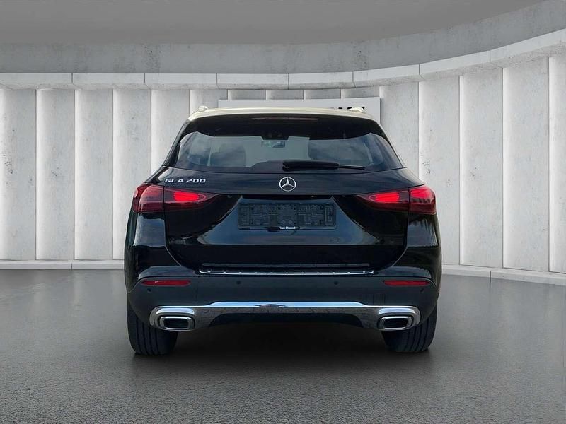 Gebraucht Mercedes GLA200 Progressive 163 PS (119 kW) 2025 Kosmosschwarz  metalliclack SUV