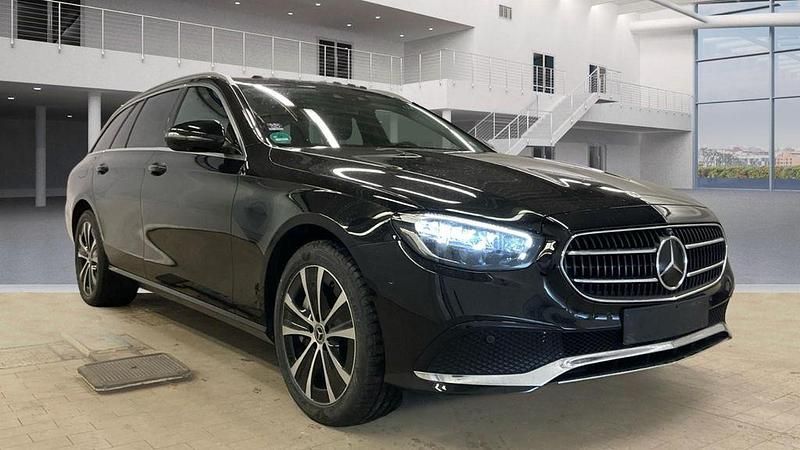Schwarz Gebraucht 2022 Mercedes E300 Limousine | 31.890 € (Guter Preis) - Bild 1/3
