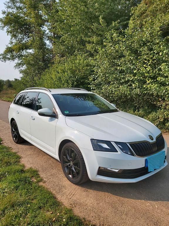 Weiß Gebraucht 2017 Skoda Octavia Ambition Kombi | 13.200 € (Fairer Preis) - Bild 1/4