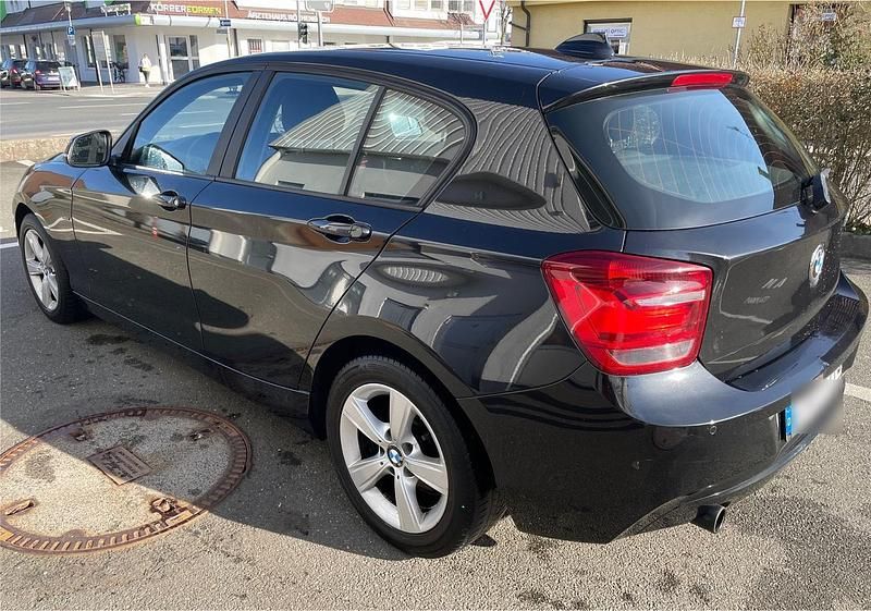Schwarz Gebraucht 2012 BMW 118 Sport Line Kleinwagen | 12.000 € - Bild 1/4