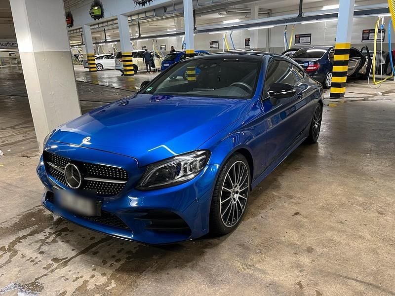 Blau Gebraucht 2024 Mercedes C220 AMG line Coupé | 38.950 € (Fairer Preis) - Bild 1/4